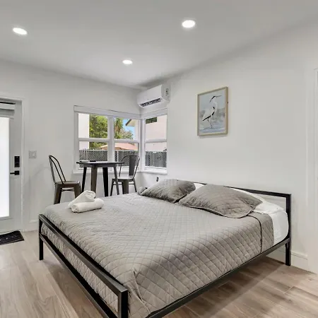 Banyan St. Studio Off Las Olas- Steps To The Beach
